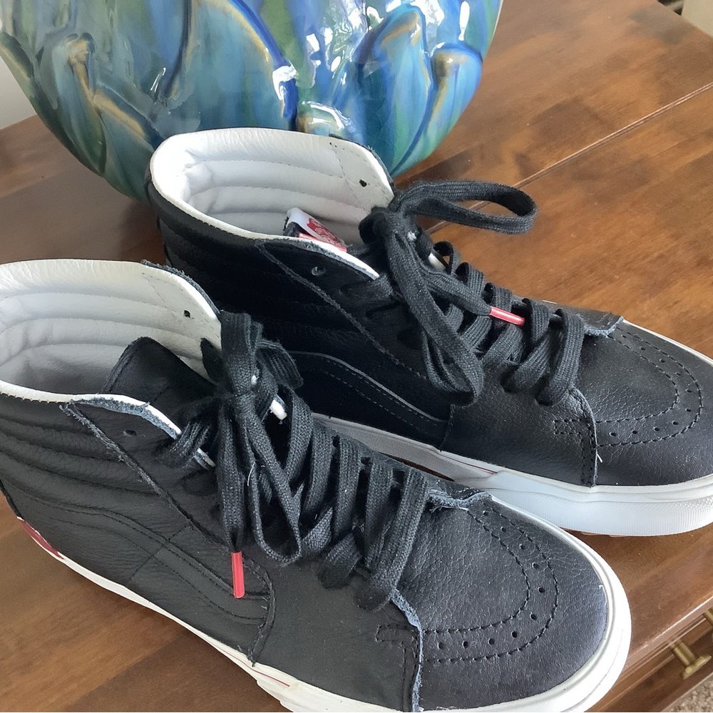 Vans Women’s Black and Red High-Tops - Picture 3 of 5